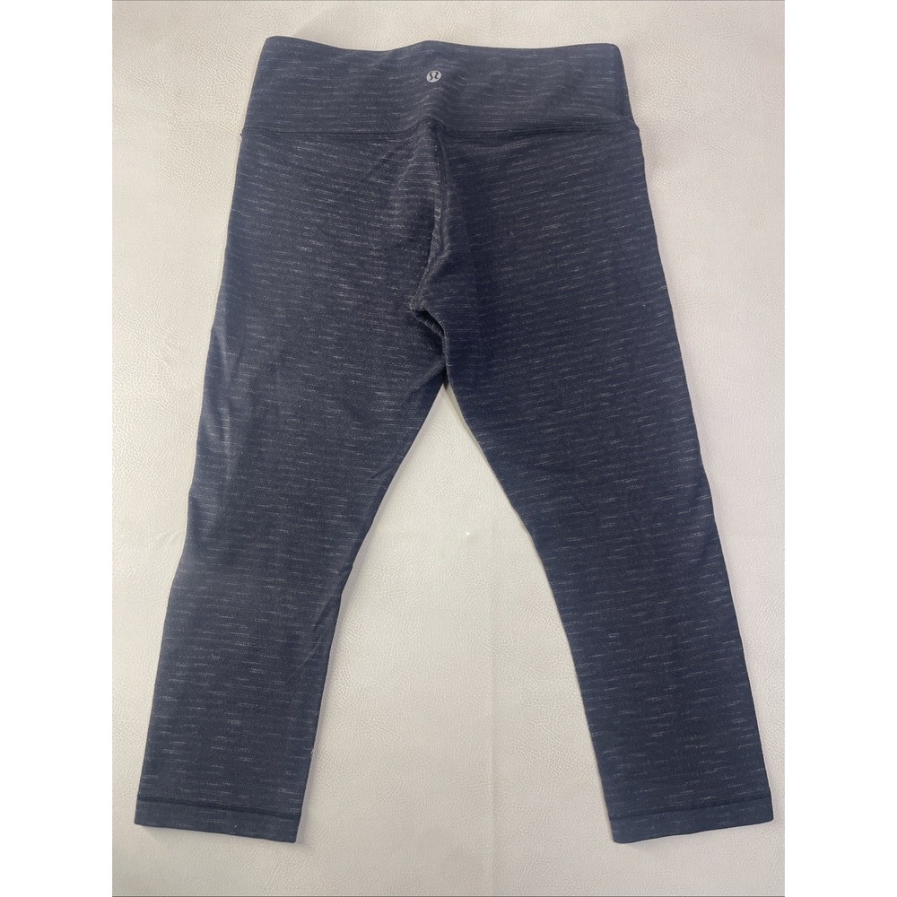 Lululemon gray and black textured athletic capri leggings‎ Size 8
